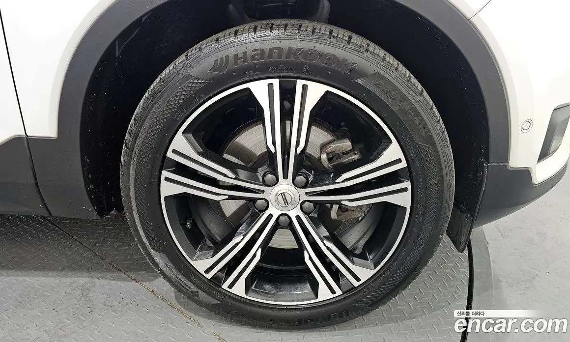 Volvo XC40 2019 2.0 автомат (гидро), фото 7