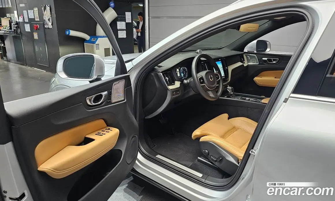 Volvo XC60 2020 2.0 автомат (гидро), фото 13