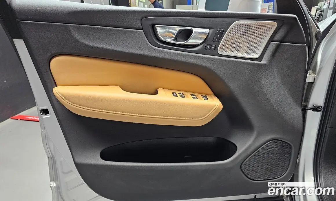 Volvo XC60 2020 2.0 автомат (гидро), фото 14
