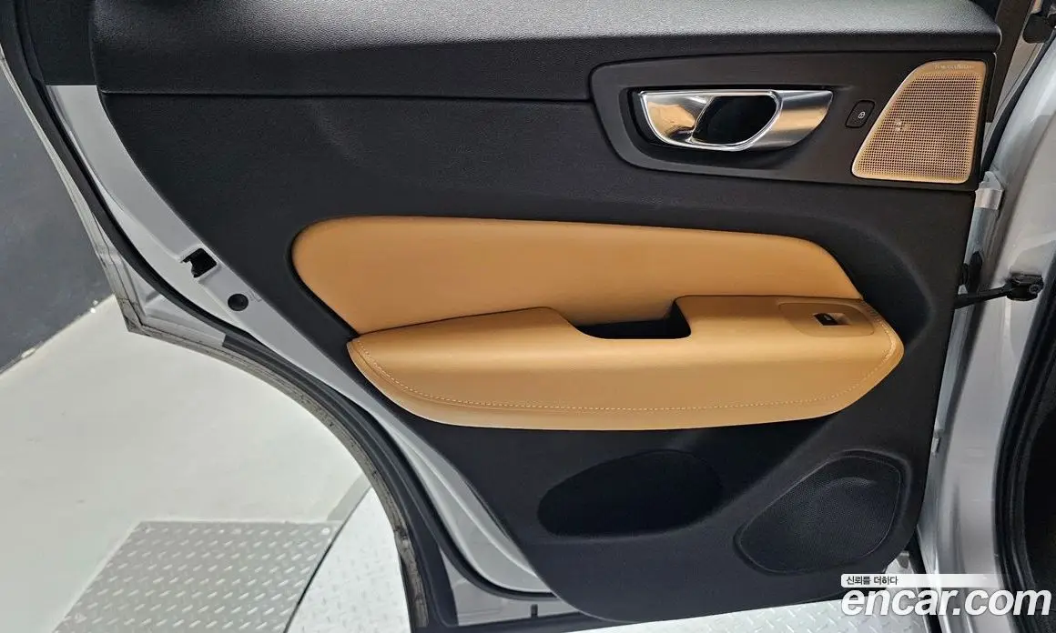 Volvo XC60 2020 2.0 автомат (гидро), фото 15