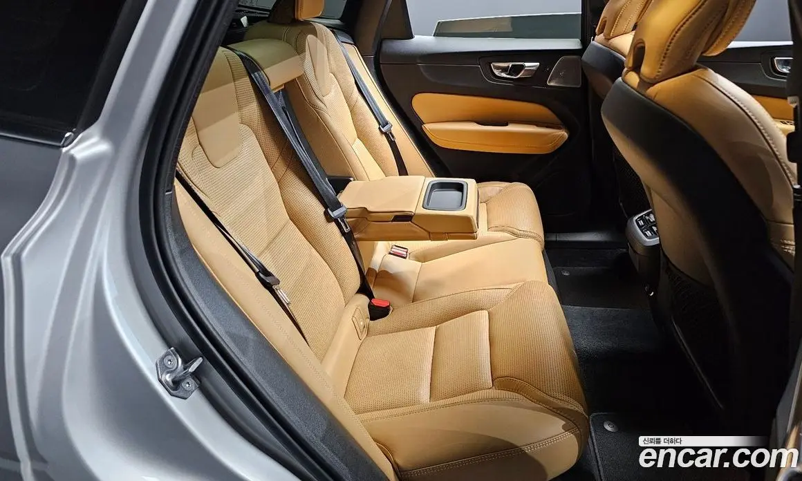 Volvo XC60 2020 2.0 автомат (гидро), фото 16