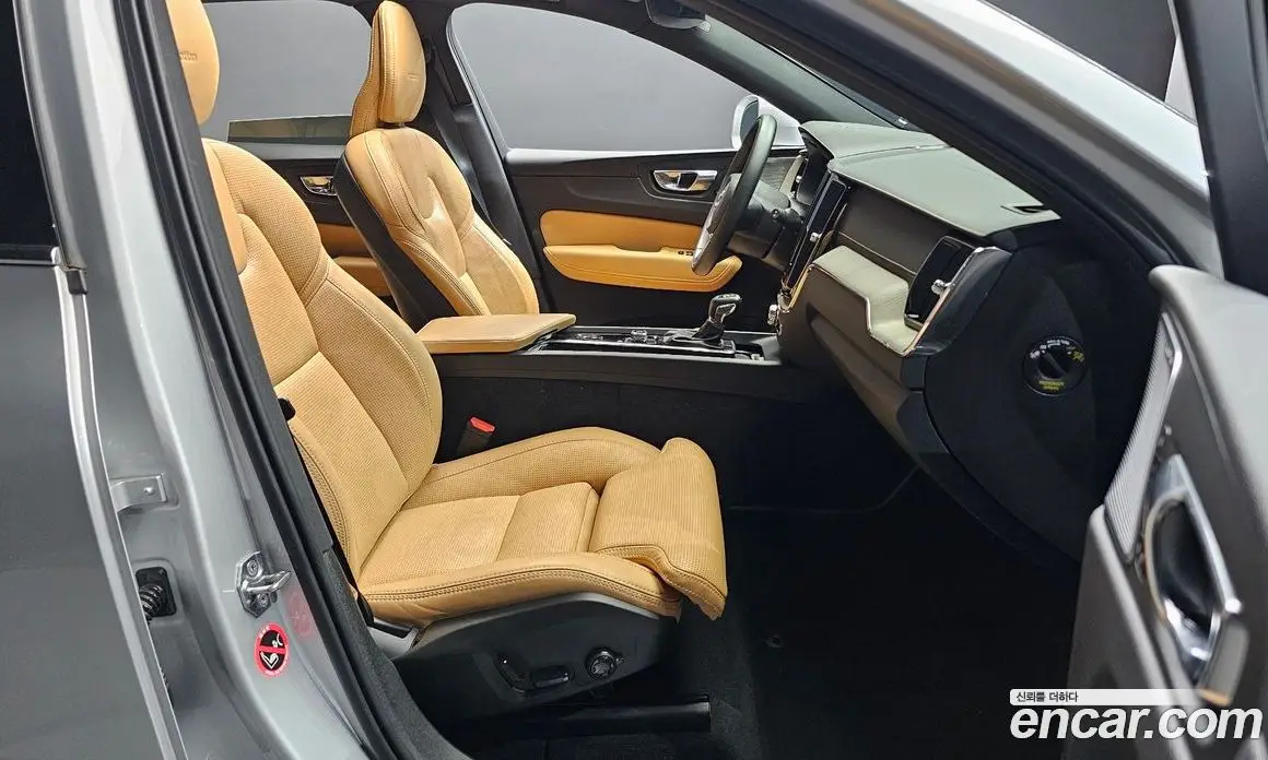 Volvo XC60 2020 2.0 автомат (гидро), фото 17