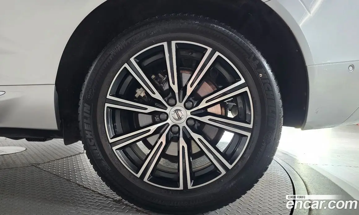 Volvo XC60 2020 2.0 автомат (гидро), фото 7