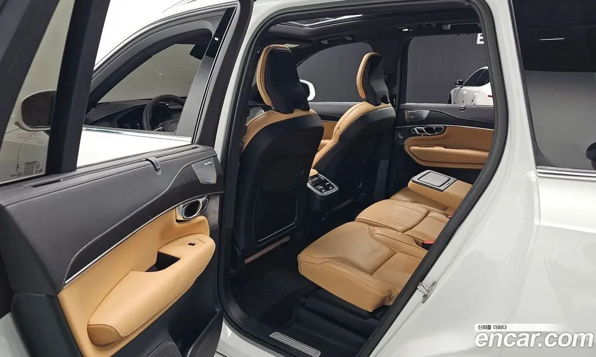 Volvo XC90 2023 2.0 автомат (гидро), фото 16