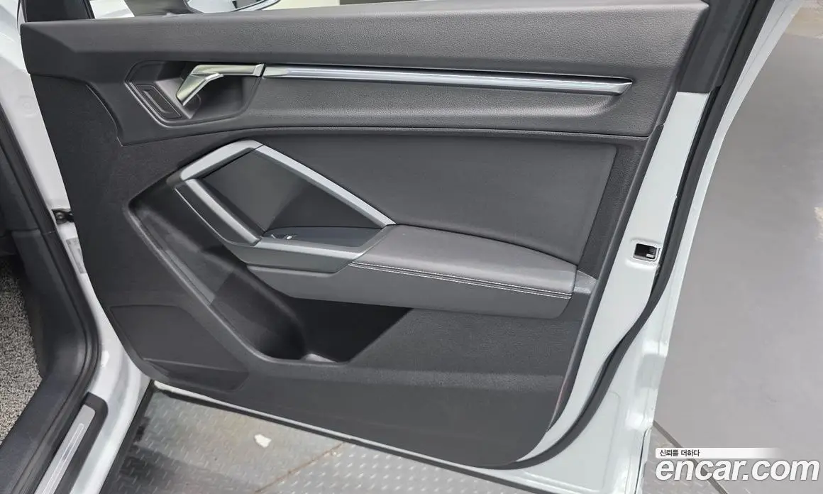 Audi Q3 2023 2.0 автомат (гидро), фото 15