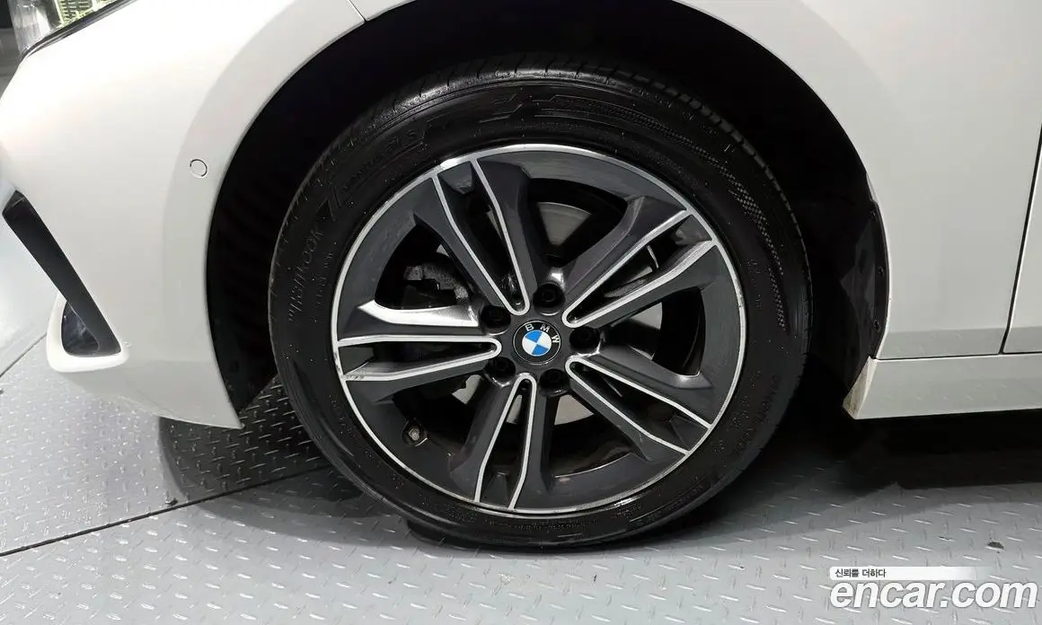 BMW 1 серия 2020 2.0 автомат (гидро), фото 5