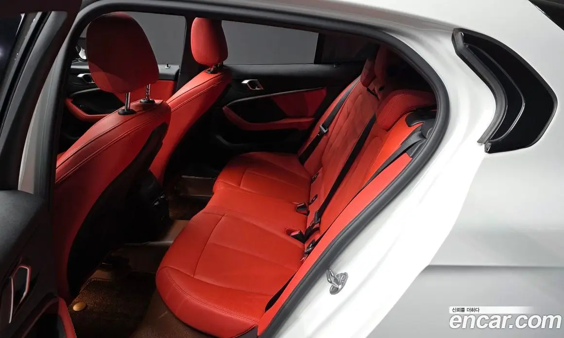BMW 1 серия 2022 2.0 автомат (гидро), фото 16