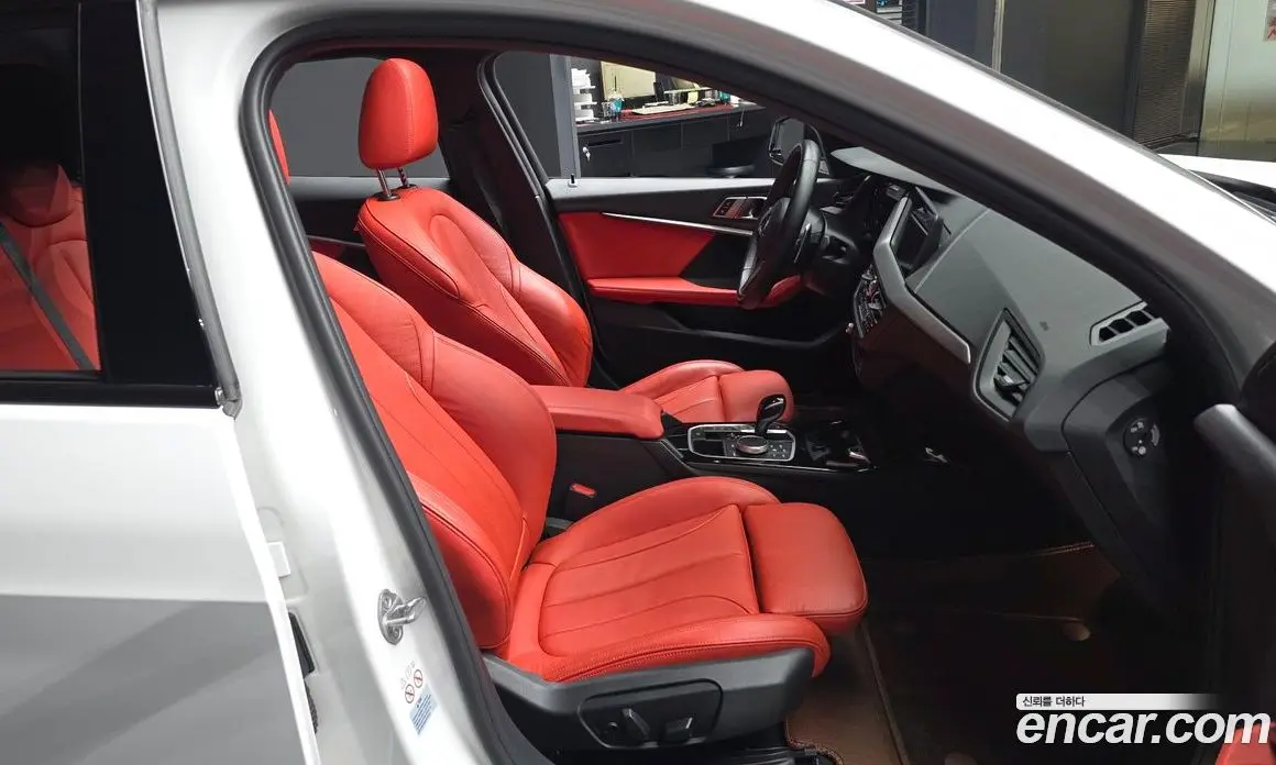 BMW 1 серия 2022 2.0 автомат (гидро), фото 17