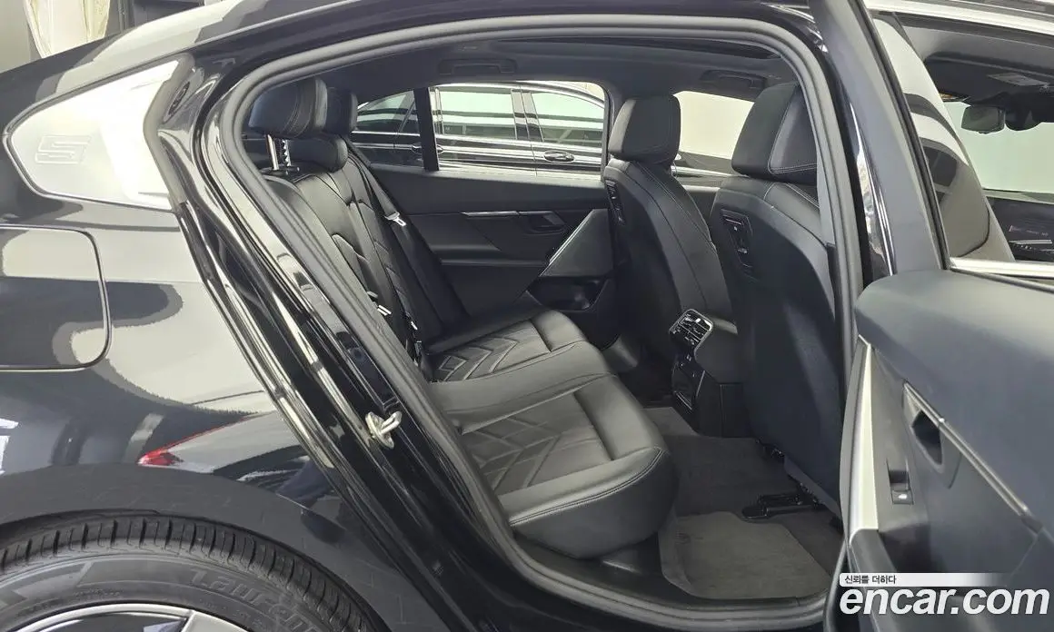 BMW 5 серия 2023 2.0 автомат (гидро), фото 17