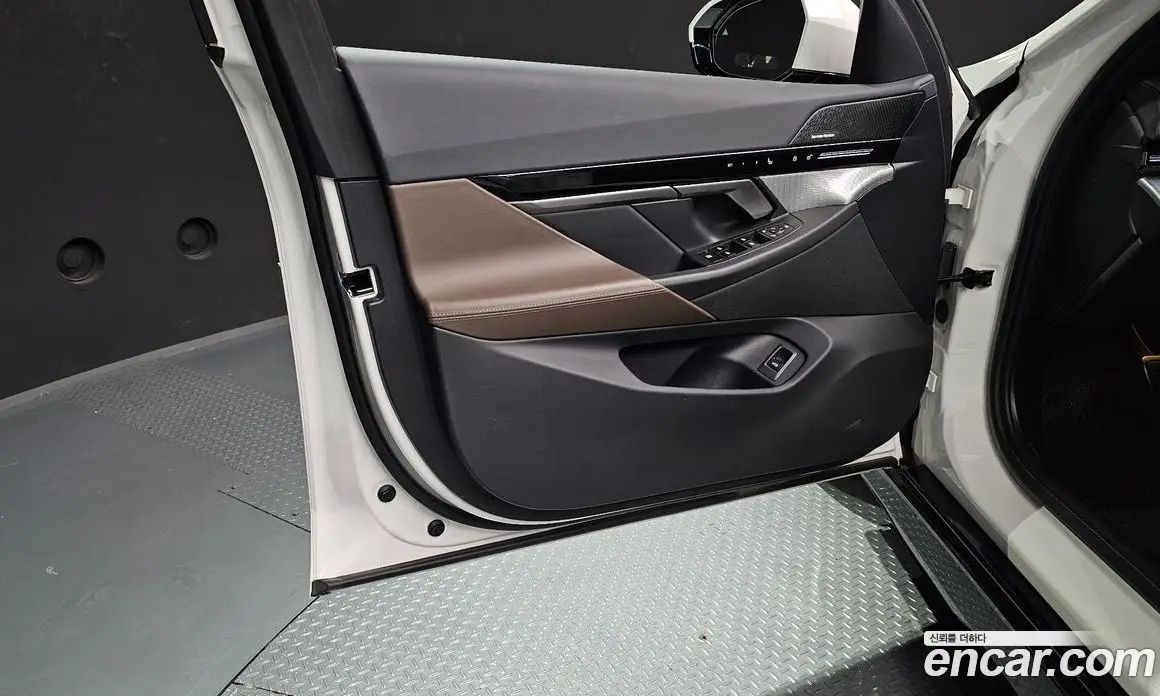 BMW 5 серия 2024 2.0 автомат (гидро), фото 14