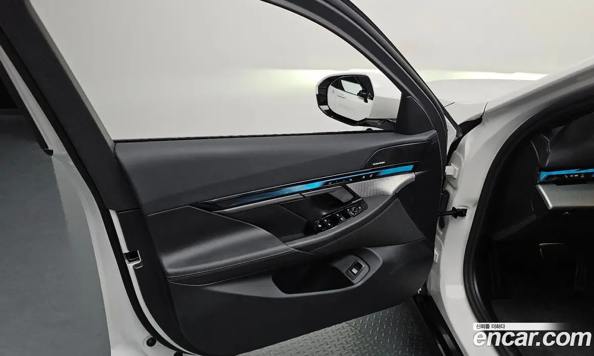 BMW 5 серия 2025 2.0 автомат (гидро), фото 13