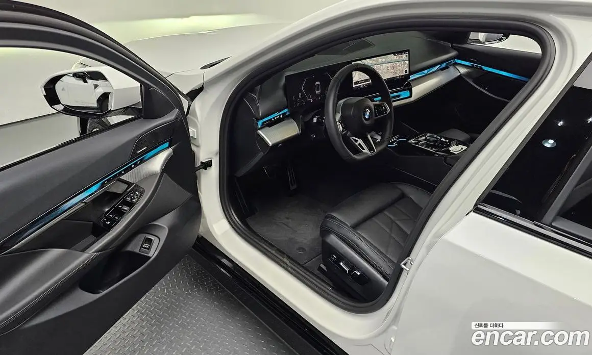 BMW 5 серия 2025 2.0 автомат (гидро), фото 16