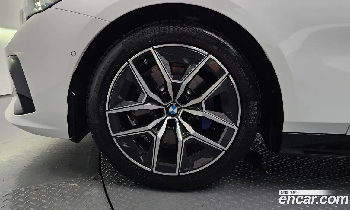 BMW 5 серия 2025 2.0 автомат (гидро), фото 4