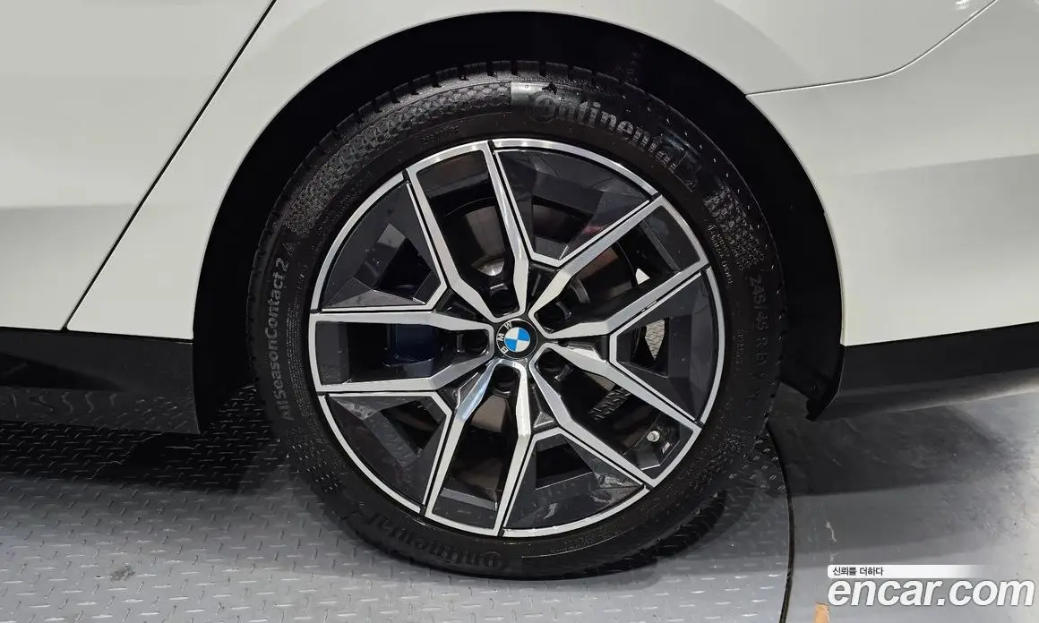 BMW 5 серия 2025 2.0 автомат (гидро), фото 6