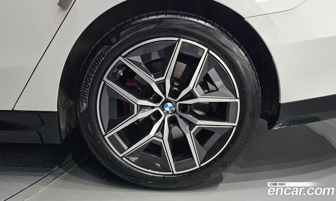 BMW 5 серия 2025 2.0 автомат (гидро), фото 7