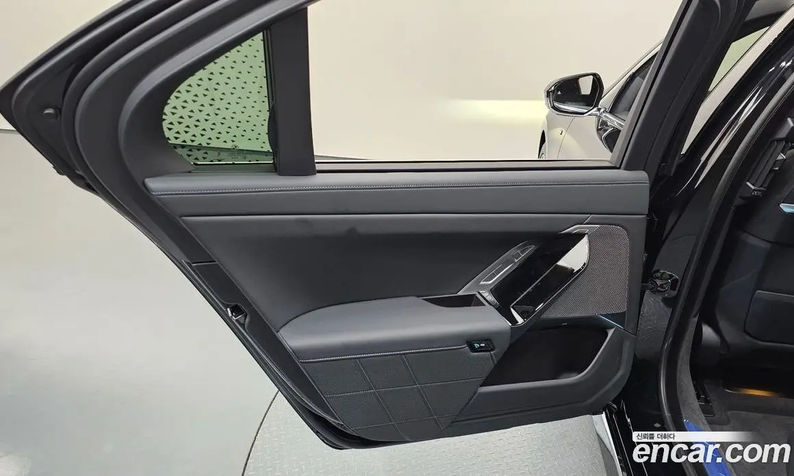 BMW 7 серия 2025 3.0 автомат (гидро), фото 15 BMW 7 серия 2025 3.0 автомат (гидро), фото 15