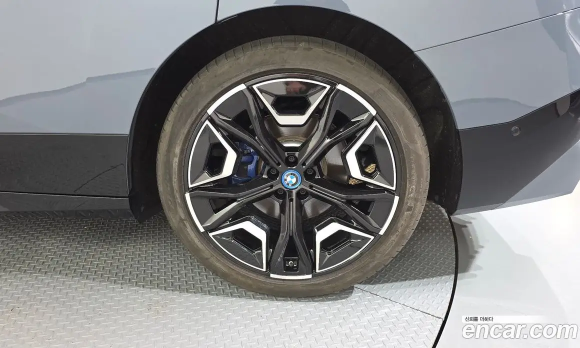 BMW iX 2024 0.3 автомат (гидро), фото 7