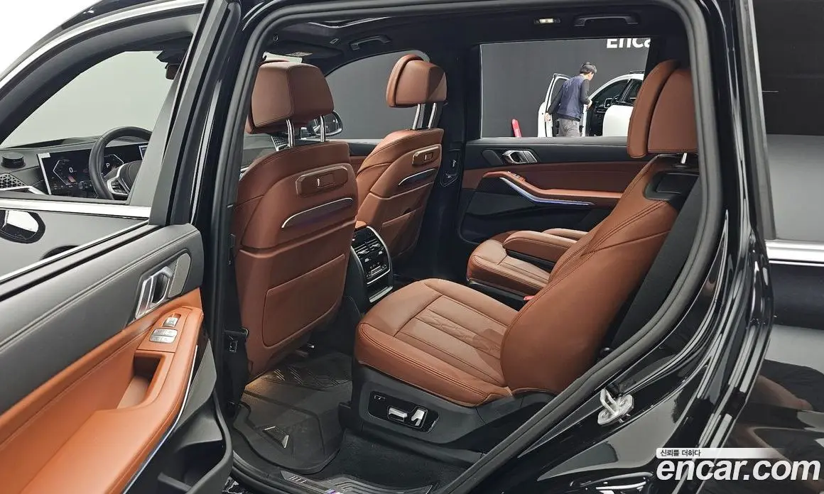 BMW X7 2025 3.0 автомат (гидро), фото 17