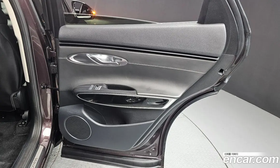 Genesis GV70 2021 2.5 автомат (гидро), фото 15 Genesis GV70 2021 2.5 автомат (гидро), фото 15