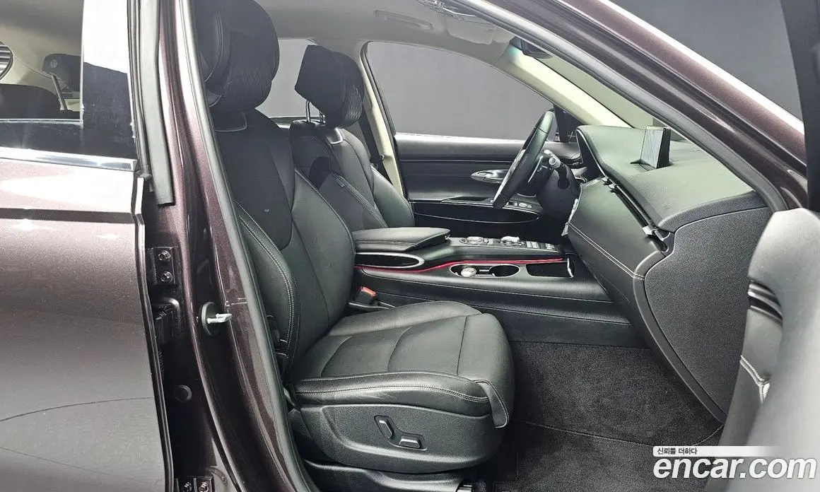 Genesis GV70 2021 2.5 автомат (гидро), фото 16 Genesis GV70 2021 2.5 автомат (гидро), фото 16