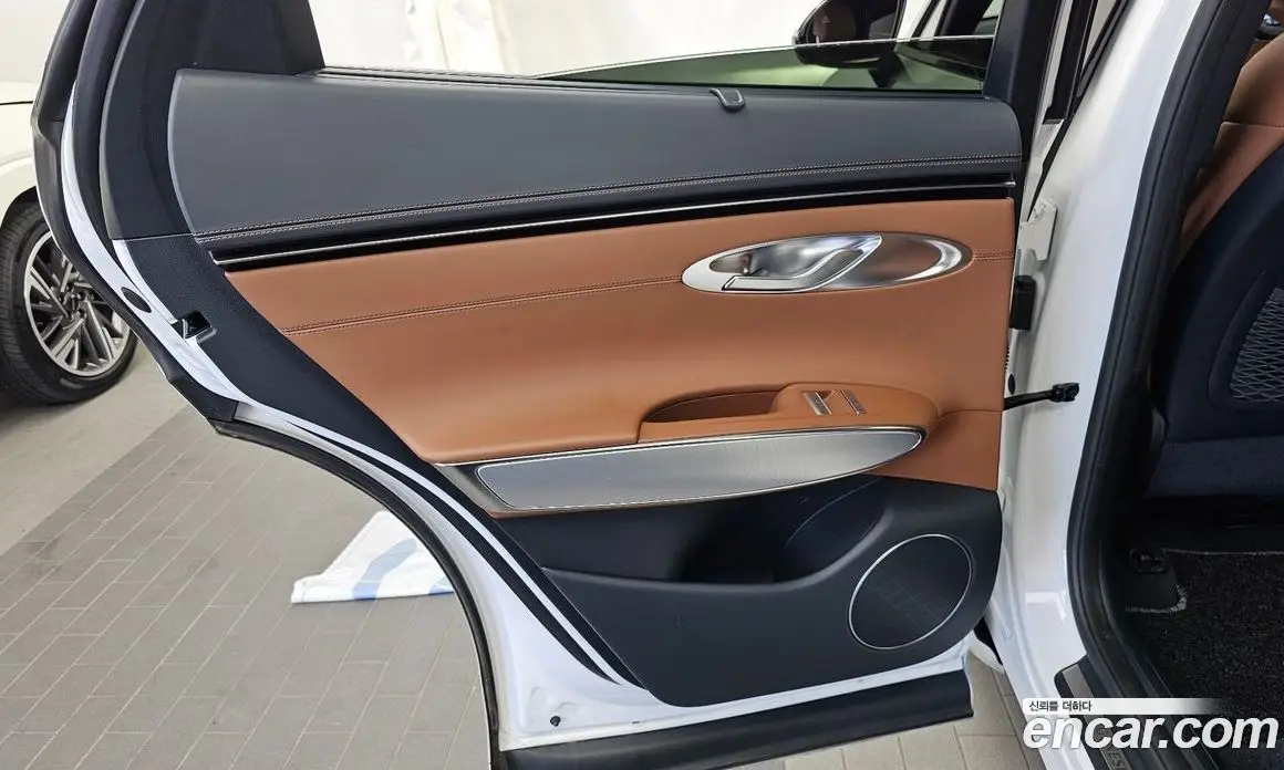 Genesis GV70 2021 2.5 автомат (гидро), фото 15 Genesis GV70 2021 2.5 автомат (гидро), фото 15