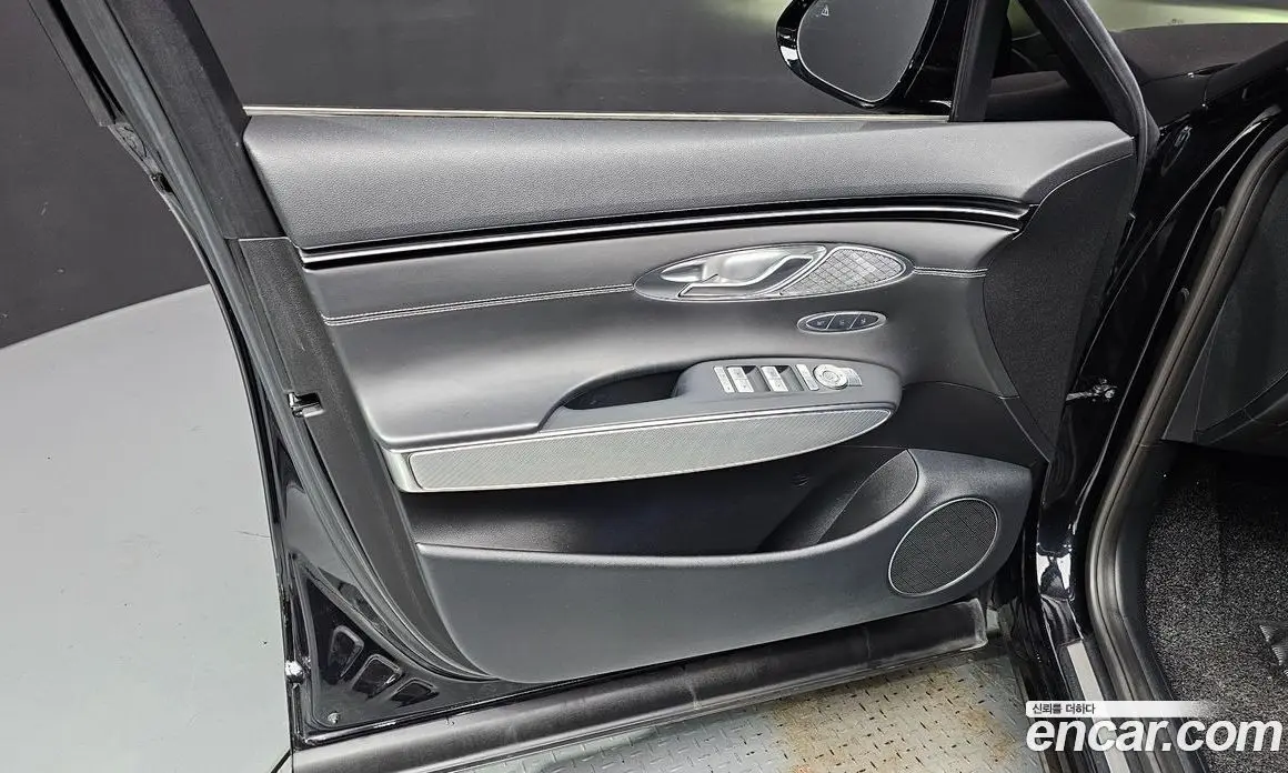 Genesis GV70 2022 2.5 автомат (гидро), фото 14 Genesis GV70 2022 2.5 автомат (гидро), фото 14