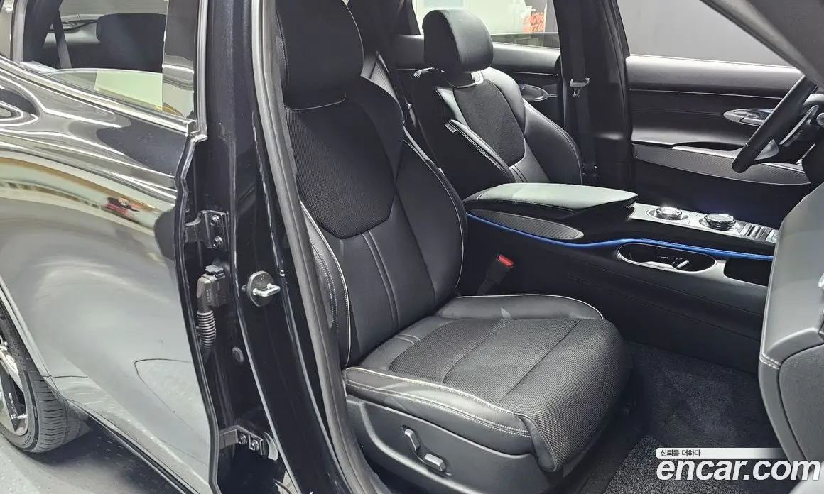 Genesis GV70 2022 2.5 автомат (гидро), фото 17 Genesis GV70 2022 2.5 автомат (гидро), фото 17
