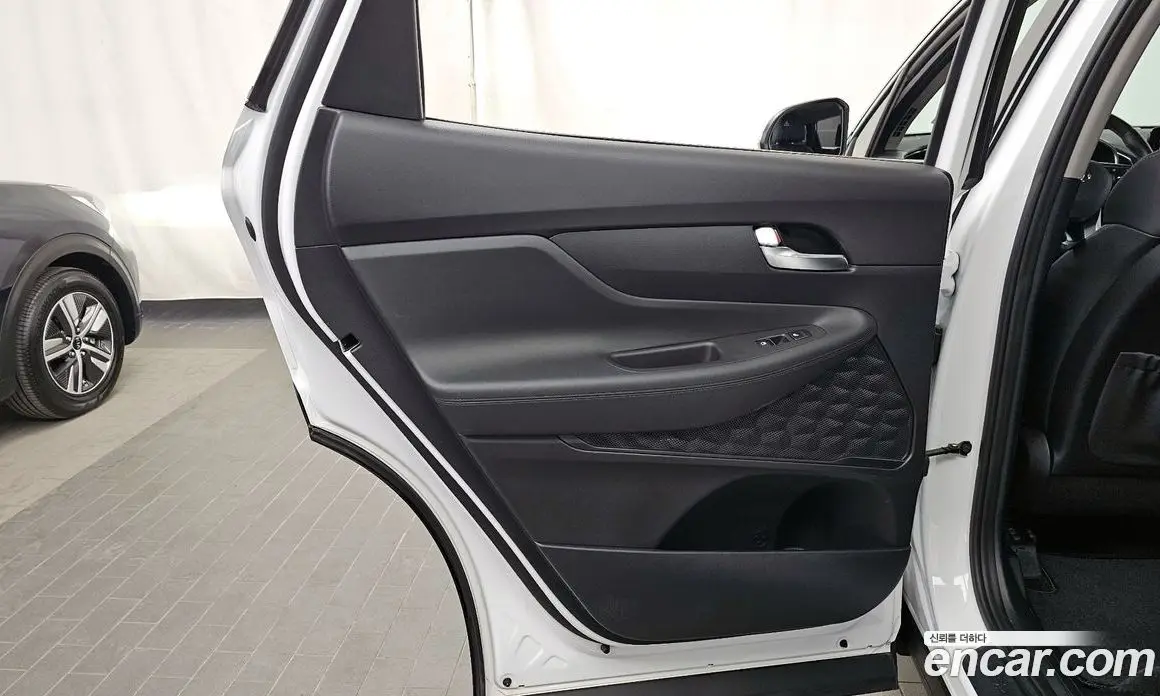 Hyundai Santa Fe 2023 1.6 автомат (гидро), фото 15