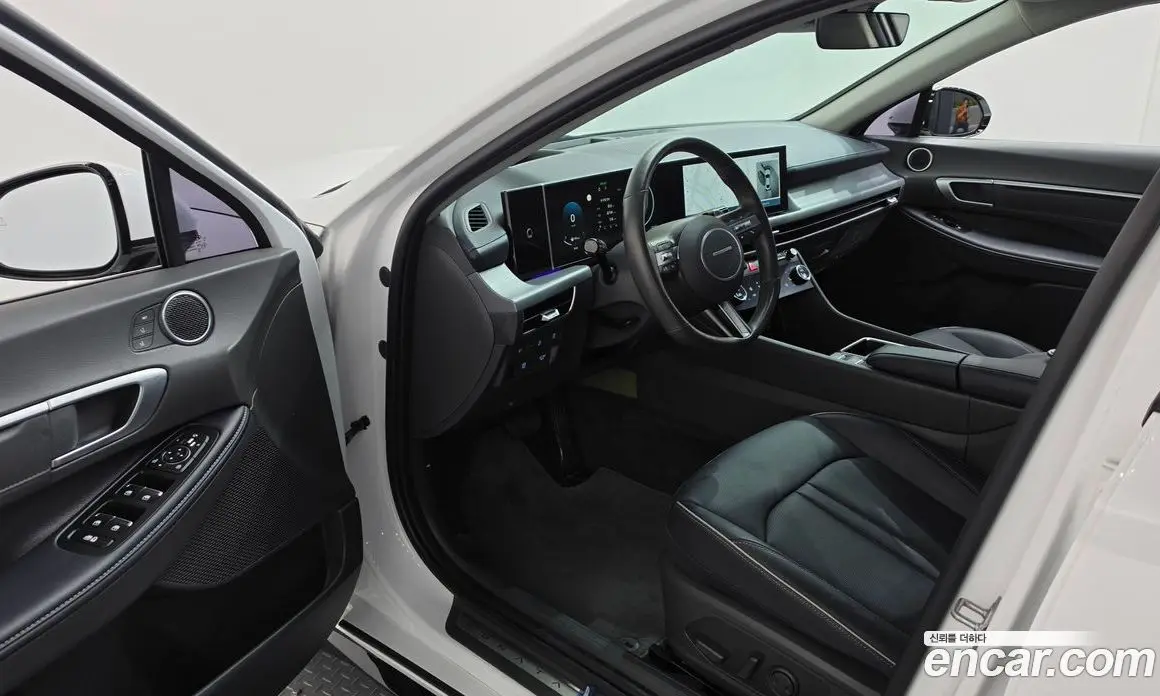 Hyundai Sonata 2023 2.0 автомат (гидро), фото 13