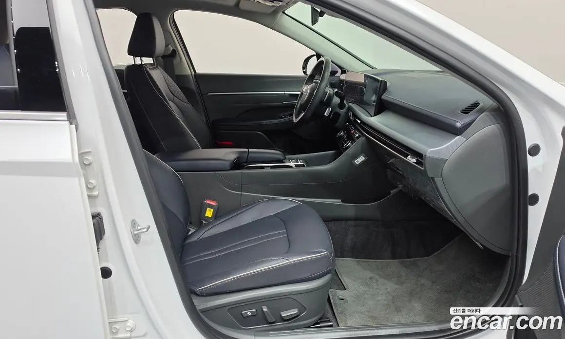 Hyundai Sonata 2023 2.0 автомат (гидро), фото 16