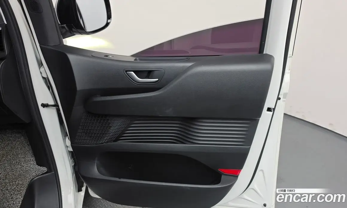 Hyundai Staria 2023 3.5 автомат (гидро), фото 13