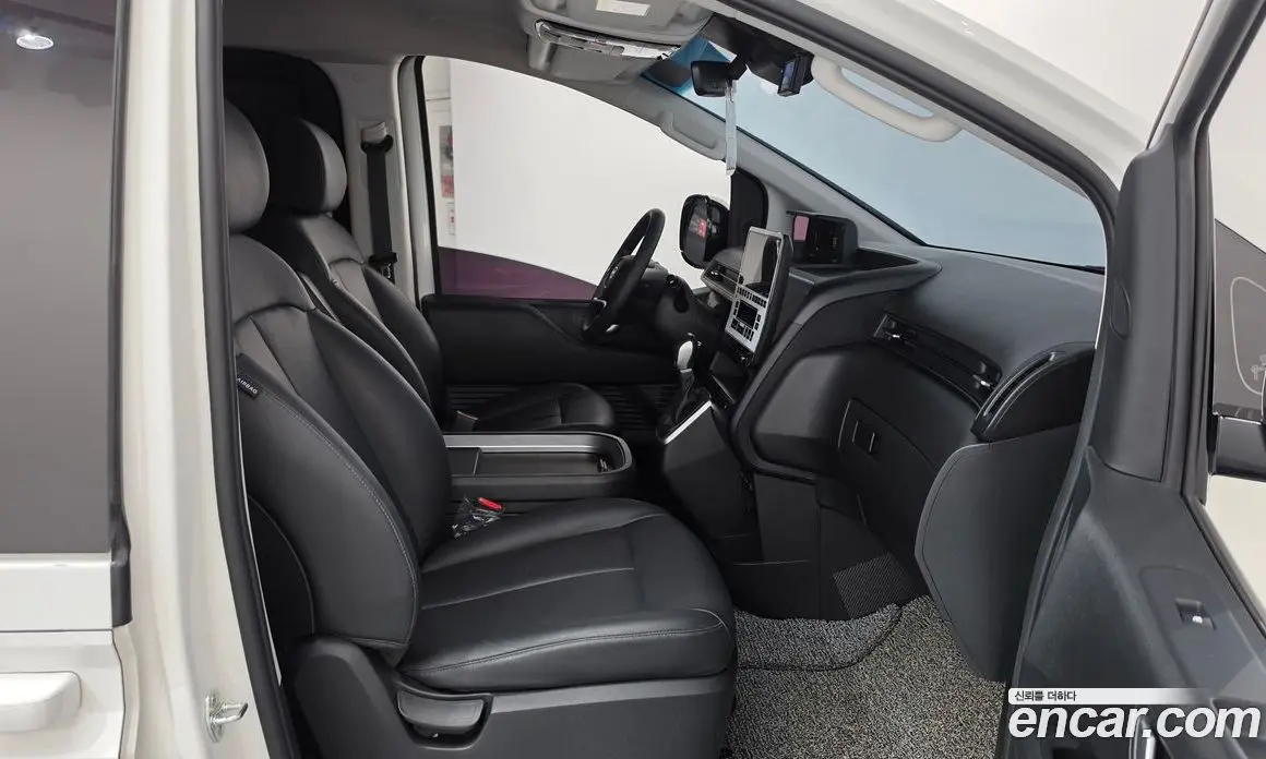 Hyundai Staria 2023 3.5 автомат (гидро), фото 15