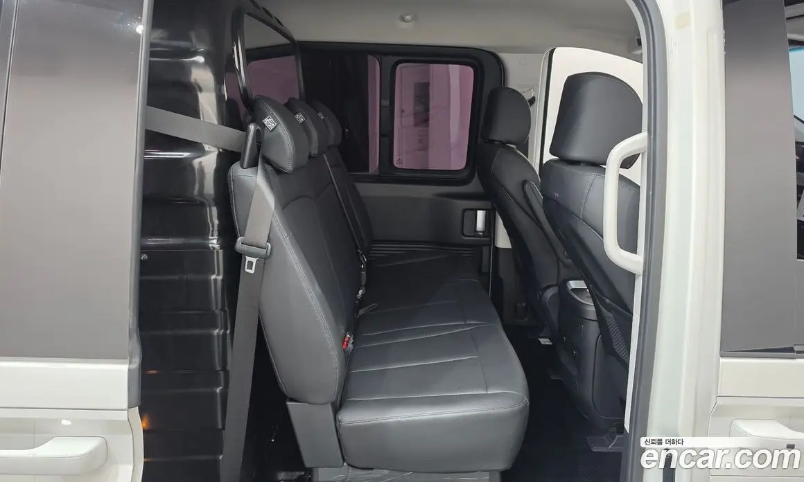Hyundai Staria 2023 3.5 автомат (гидро), фото 16