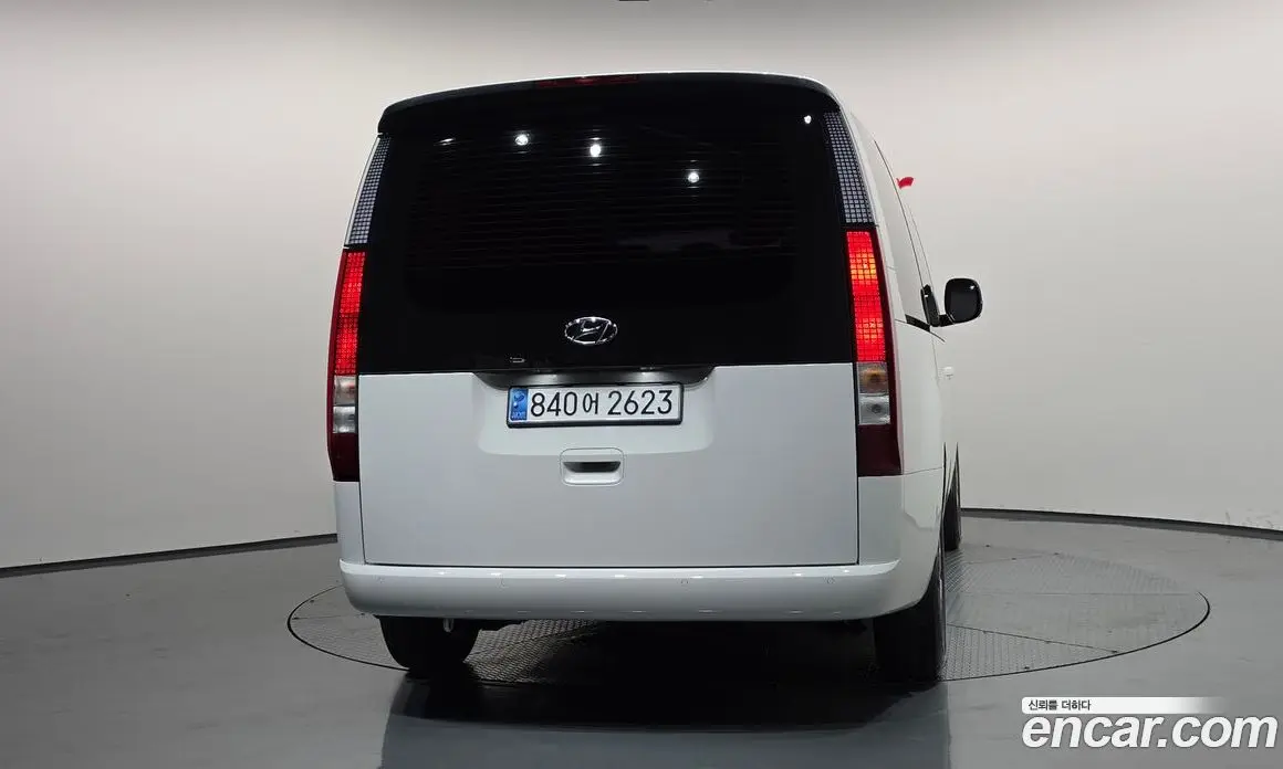 Hyundai Staria 2023 3.5 автомат (гидро), фото 3