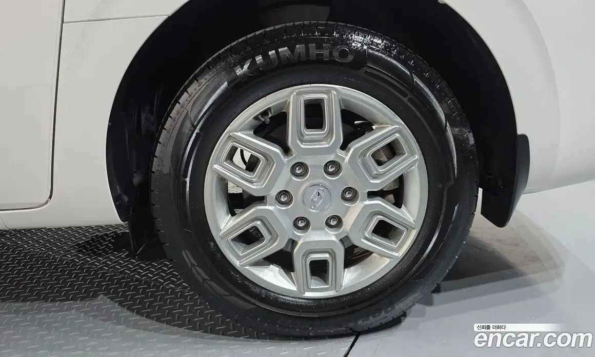 Hyundai Staria 2023 3.5 автомат (гидро), фото 6