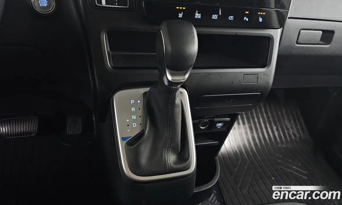 Hyundai Staria 2024 2.2 автомат (гидро), фото 12