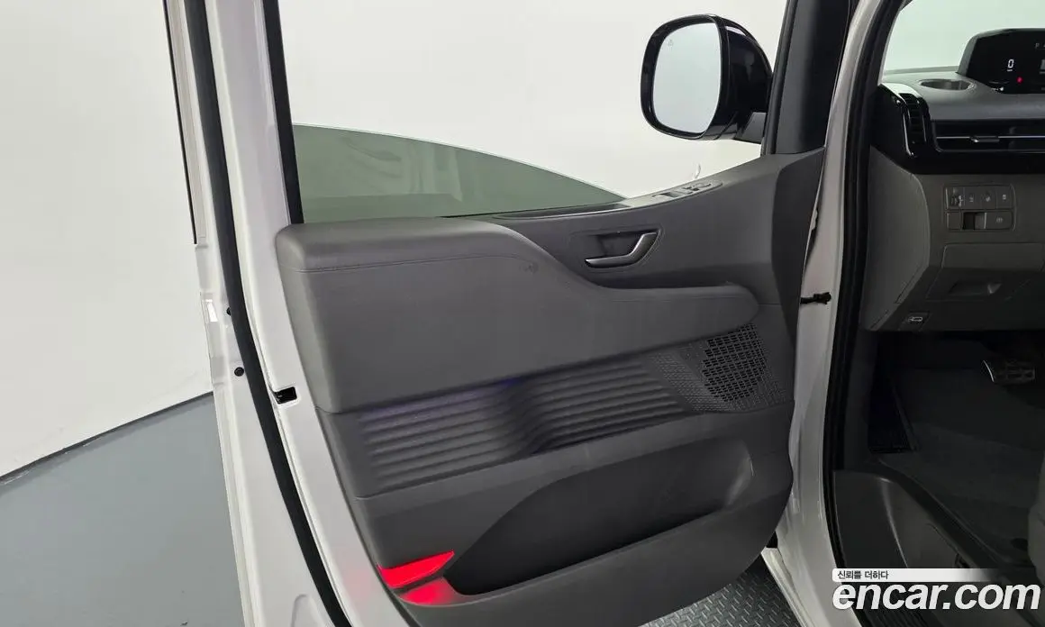 Hyundai Staria 2024 2.2 автомат (гидро), фото 14