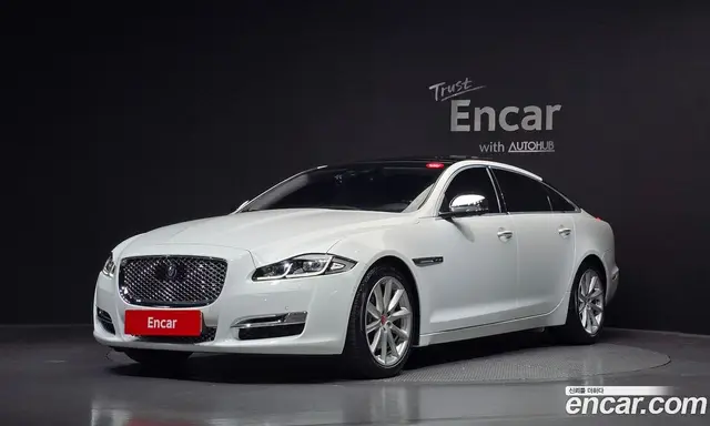 Jaguar XJ 2018 3.0 автомат (гидро), миниатюра 1