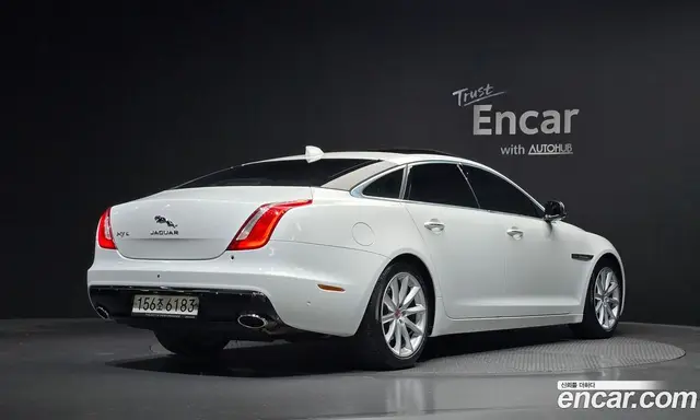 Jaguar XJ 2018 3.0 автомат (гидро), миниатюра 2
