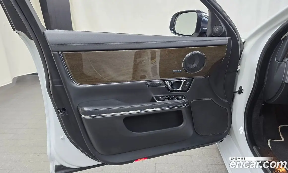 Jaguar XJ 2018 3.0 автомат (гидро), фото 14