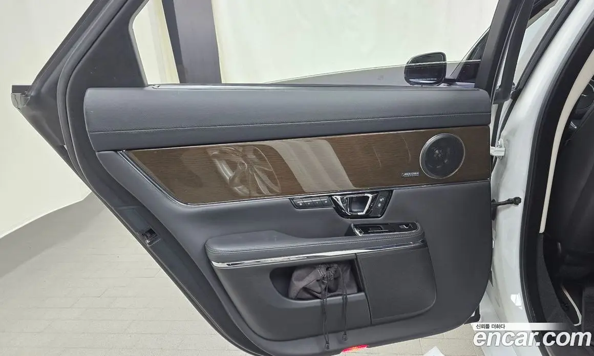 Jaguar XJ 2018 3.0 автомат (гидро), фото 15