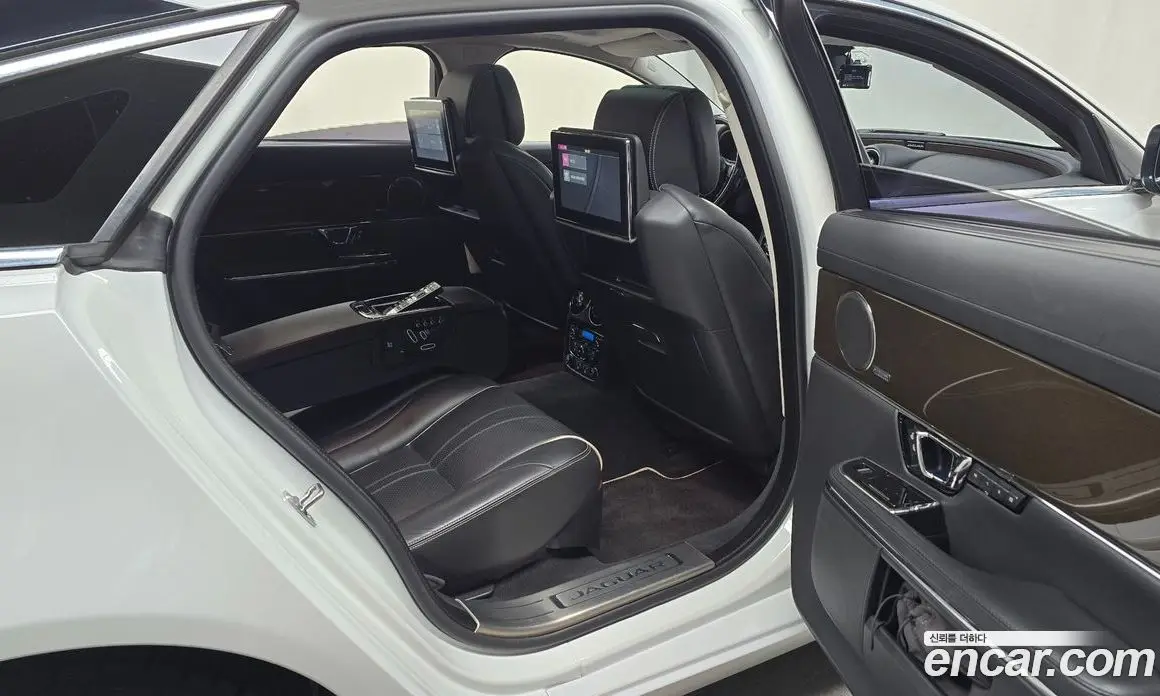 Jaguar XJ 2018 3.0 автомат (гидро), фото 17