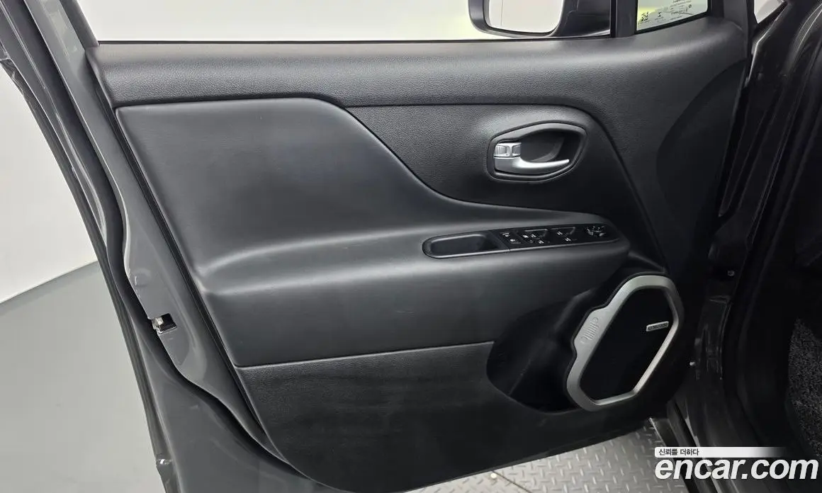 Jeep Renegade 2021 2.4 автомат (гидро), фото 14 Jeep Renegade 2021 2.4 автомат (гидро), фото 14