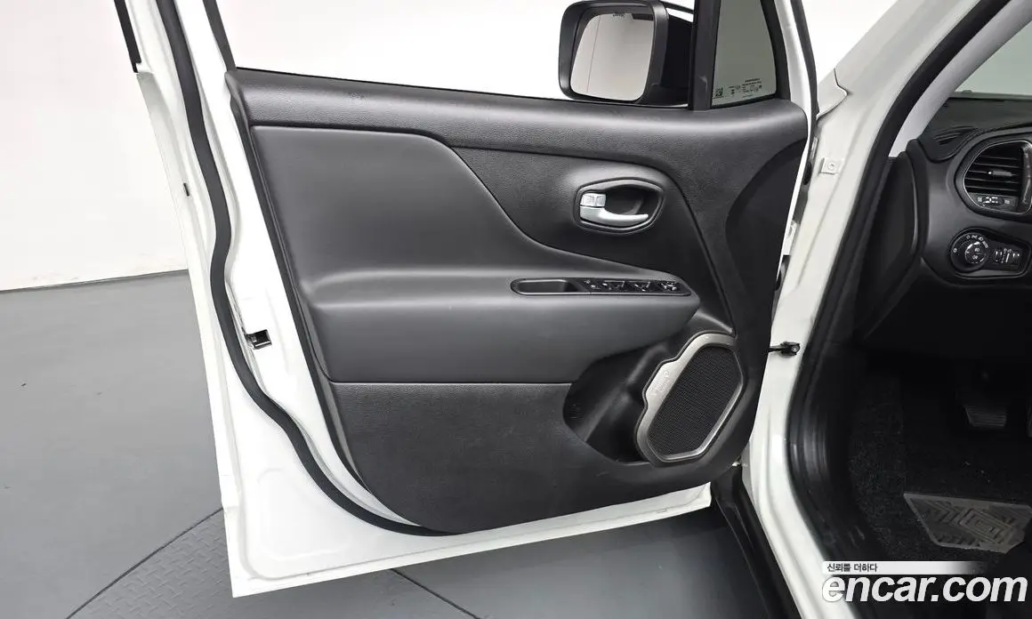 Jeep Renegade 2023 1.3 автомат (гидро), фото 13 Jeep Renegade 2023 1.3 автомат (гидро), фото 13