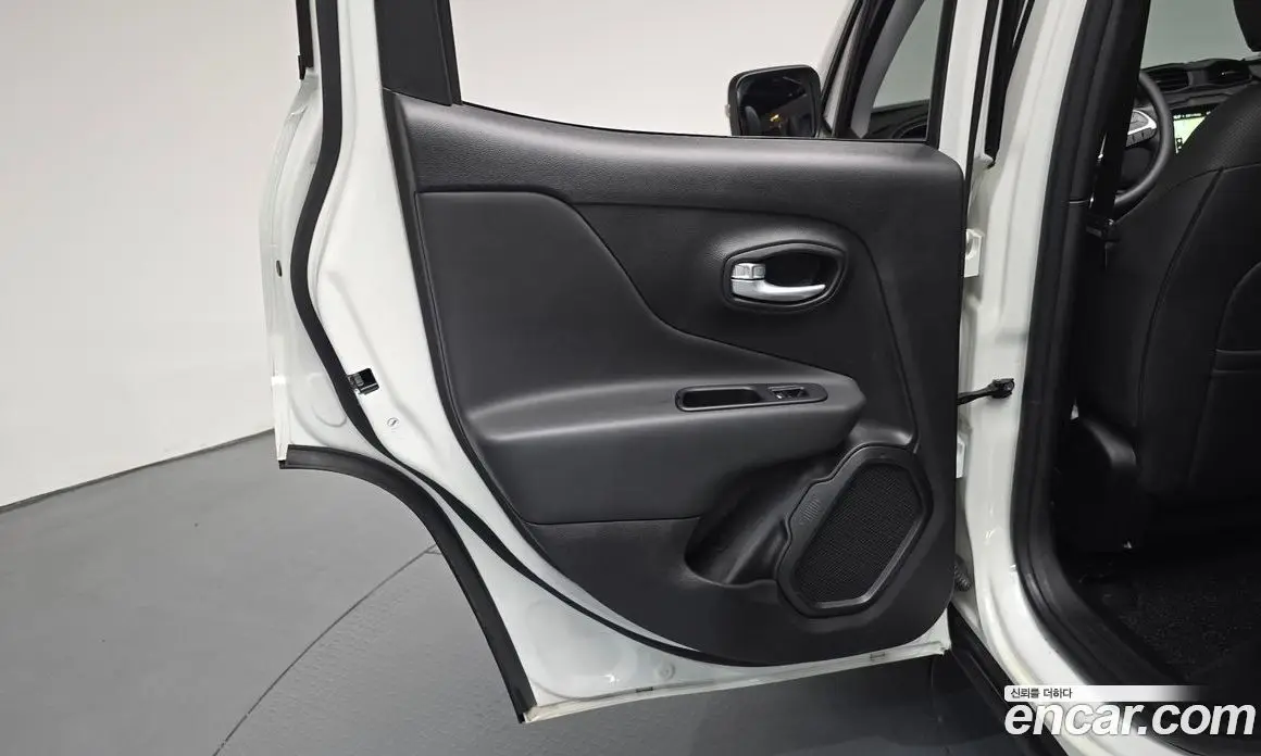Jeep Renegade 2023 1.3 автомат (гидро), фото 14 Jeep Renegade 2023 1.3 автомат (гидро), фото 14