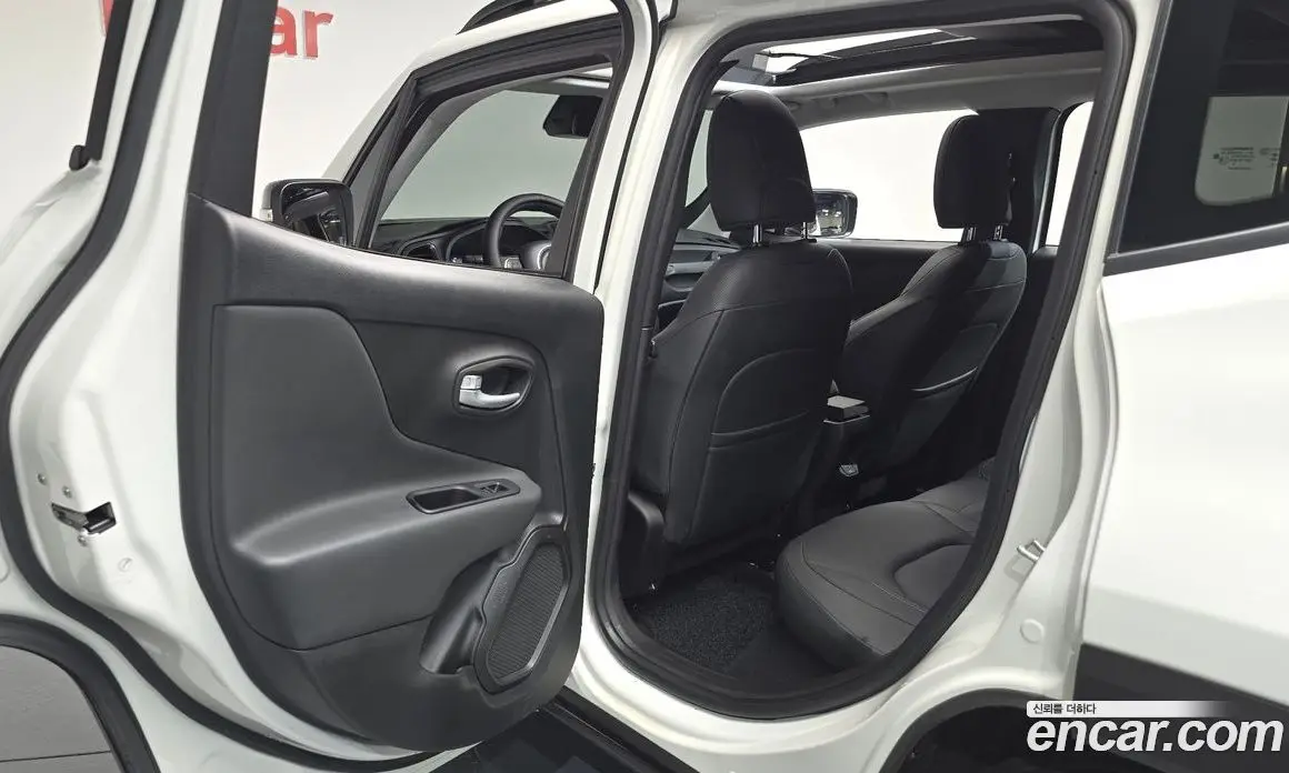 Jeep Renegade 2023 1.3 автомат (гидро), фото 16 Jeep Renegade 2023 1.3 автомат (гидро), фото 16