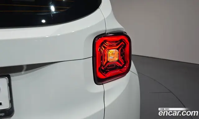 Jeep Renegade 2023 1.3 автомат (гидро), миниатюра 8 Jeep Renegade 2023 1.3 автомат (гидро), миниатюра 8