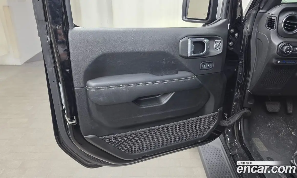 Jeep Wrangler 2022 2.0 автомат (гидро), фото 13 Jeep Wrangler 2022 2.0 автомат (гидро), фото 13