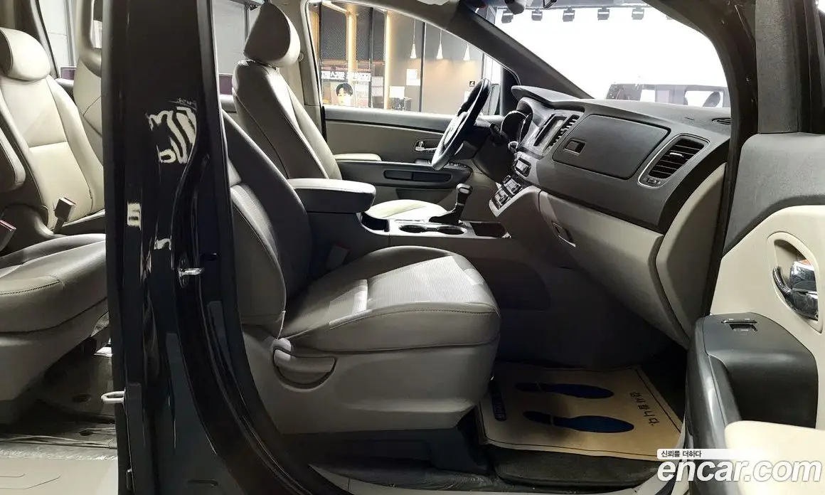 Kia Carnival 2020 2.2 автомат (гидро), фото 17