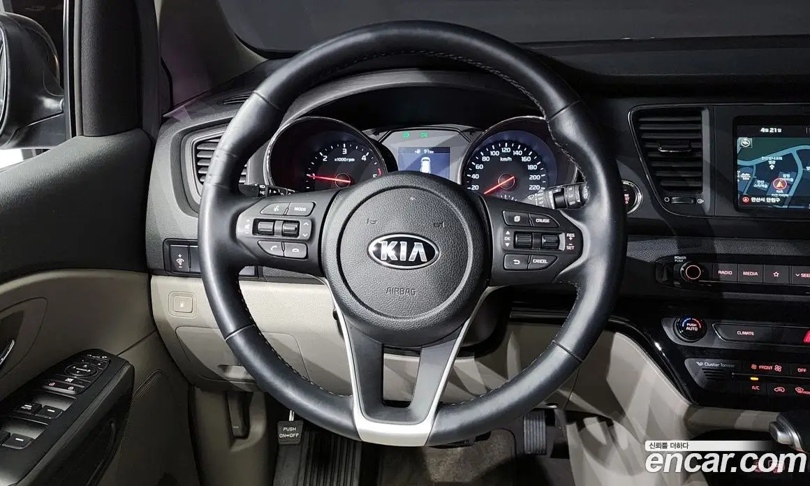 Kia Carnival 2020 2.2 автомат (гидро), фото 19